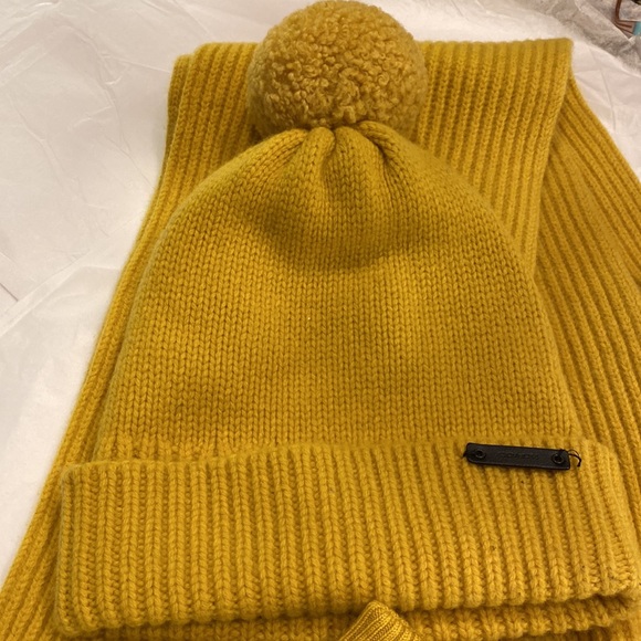 Rare Wool/Cashmere Blend Coach Hat, Gloves and Scarf Set - Picture 2 of 6